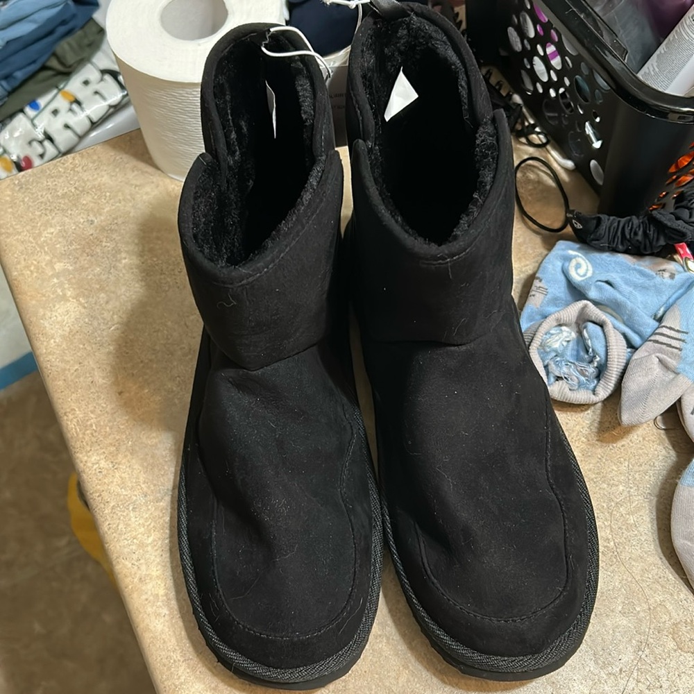 NWT old navy mini black book ugg look alike size 10